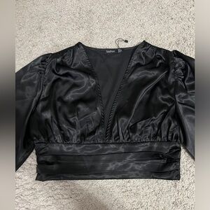Boohoo UK cropped long sleeve Faux silk top!🖤